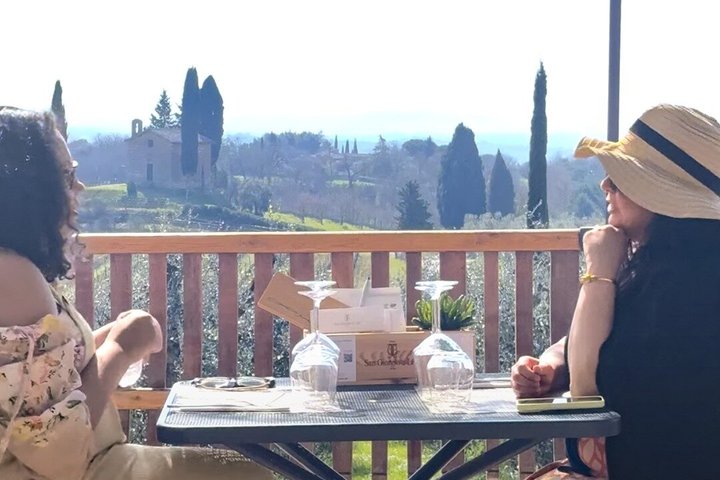 Classic Wine Tasting with Traditional Tuscan Products