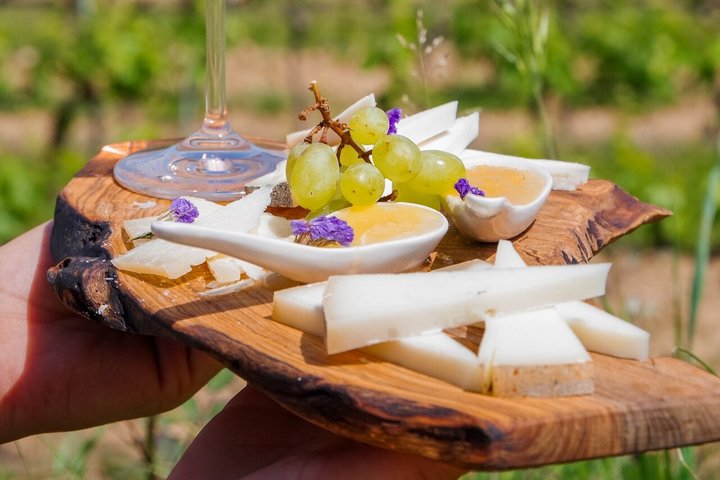 Classic Wine Tasting with Traditional Tuscan Products