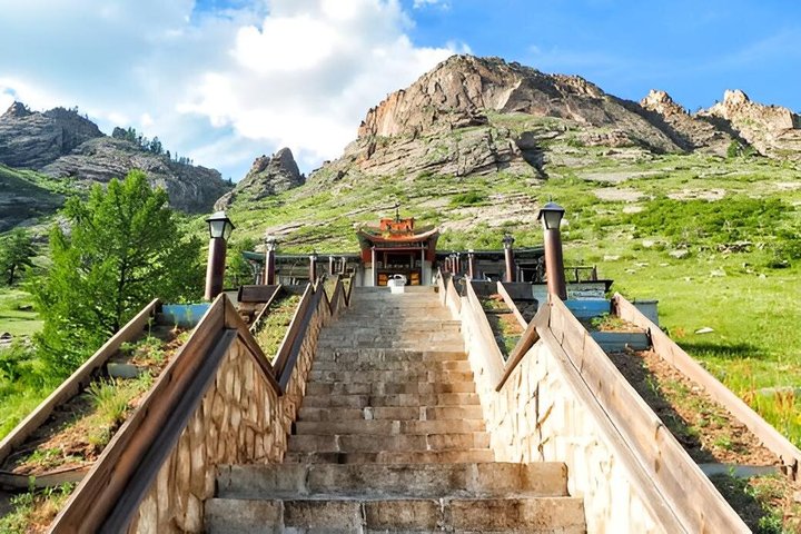 Chinggis Khaan Statue and Terelj National Park (Private Tour)