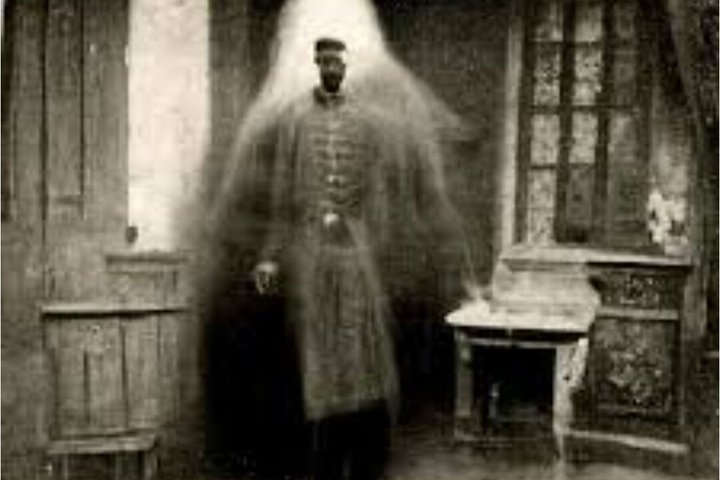 Mayhem in the Mists A Murder Mystery Tour