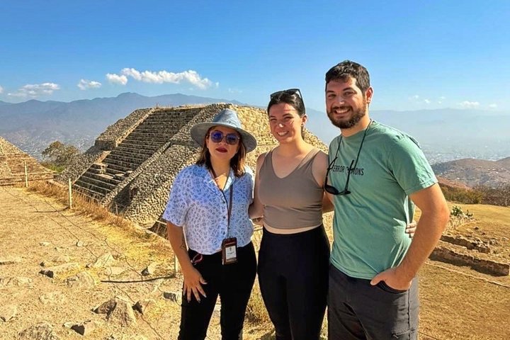 Private Tour: Monte Albán, Hierve el Agua, Teotitlán and Mezcal