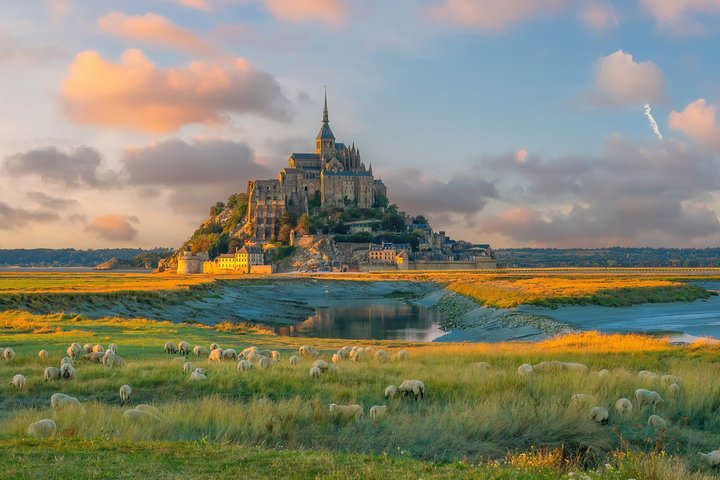 UNESCO World Heritage: Mont St Michel Guided Tour from Cherbourg