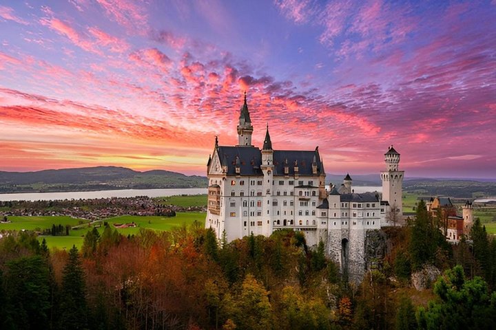 Neuschwanstein Castle Skip-the-Line Guided Tour & Shuttle Service