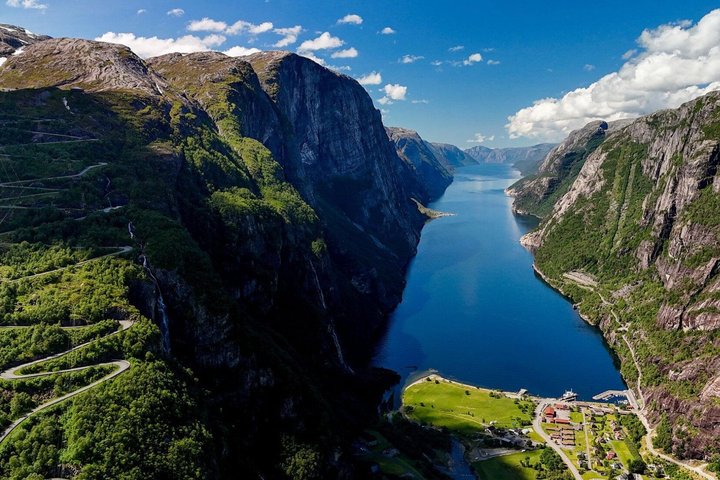 Stavanger: Waterfalls, Caves and Rock Tour By Sea