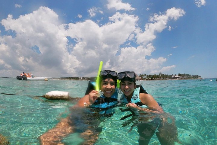 "Isla Mujeres en Catamaran All Inclusive + Free Transportation"