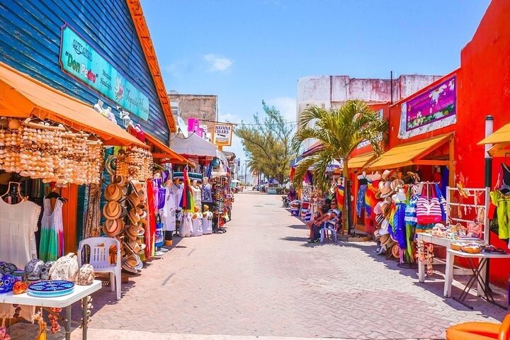 "Isla Mujeres en Catamaran All Inclusive + Free Transportation"