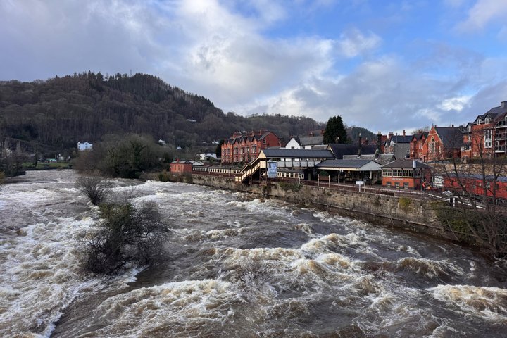 Private Luxury North Wales Tour –Snowdonia & Conwy (Door-to-Door)