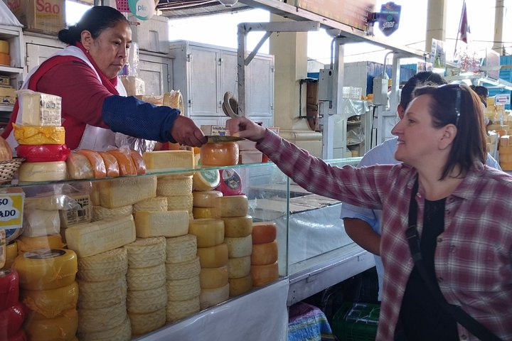 Peruvian Cooking Class Cocktails and Market Tour in Cusco