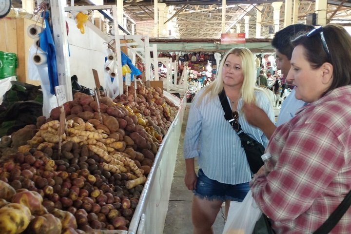 Peruvian Cooking Class Cocktails and Market Tour in Cusco