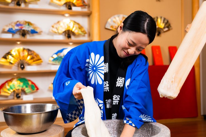 Tokyo Traditional Mochi Pounding Experience with Tasting