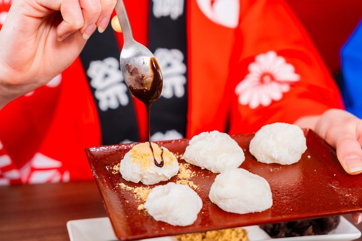 Tokyo Traditional Mochi Pounding Experience with Tasting