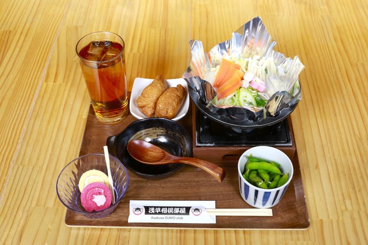 Tokyo Sumo Entertainment Show with Chicken Hot Pot and Geisha