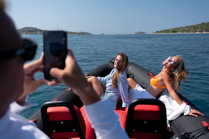 Zadar: Luxury Island Boat Tour, Snorkeling & Unlimited Wine