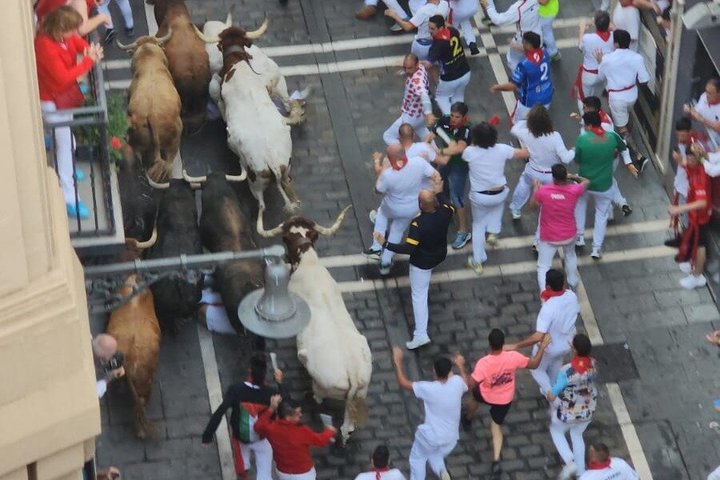 VIP San Fermin : Balcony in Estafeta, Churros y Gigantes
