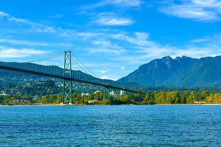 Vancouver Scenic Sightseeing Boat Tour with Live Tour Guide