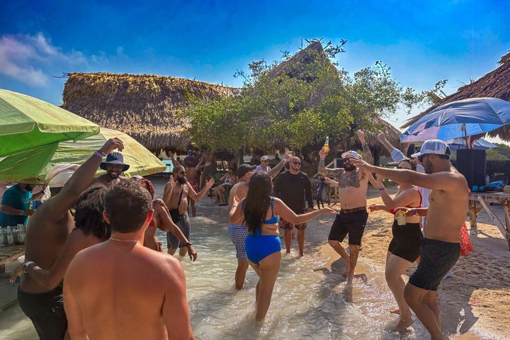 Cartagena Urban Party Boat to Cholón: 5 Stops with Lunch & Drinks