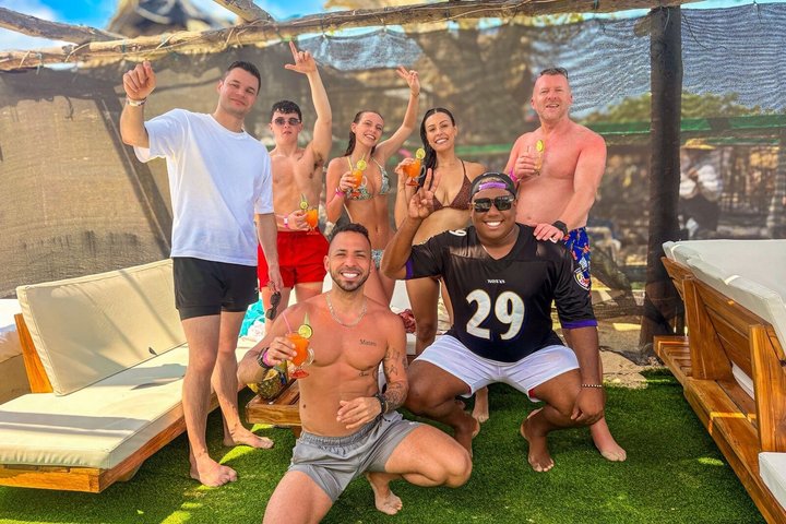Cartagena Urban Party Boat to Cholón: 5 Stops with Lunch & Drinks