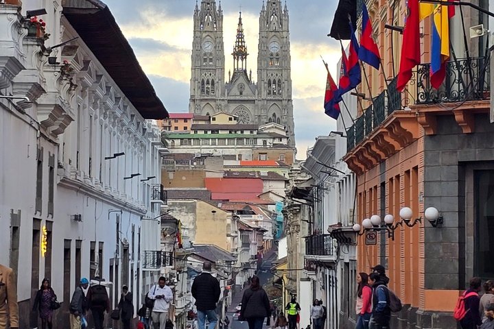 Private and Personalized City Tour of Quito Teleferico and Middle of the World