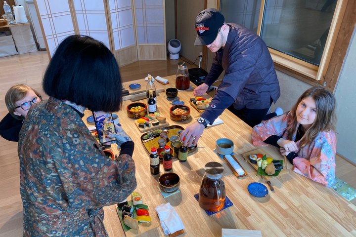 Vegan Sushi Class in Tokyo–6 Kinds, Cultural Story & Full Meal