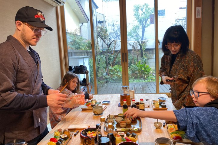 Vegan Sushi Class in Tokyo–6 Kinds, Cultural Story & Full Meal