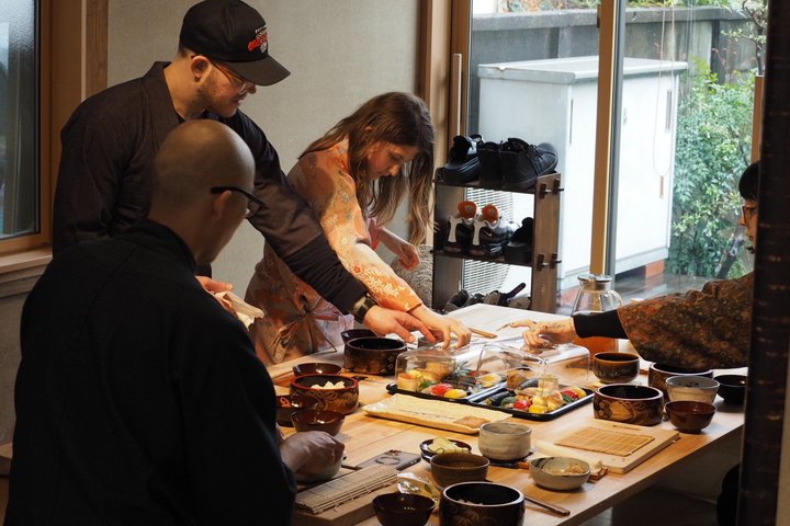 Vegan Sushi Class in Tokyo–6 Kinds, Cultural Story & Full Meal
