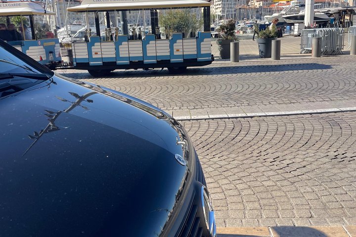 Private van transfer from Marseille airport to Aix en Provence