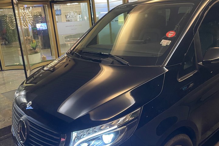 Private van transfer from Marseille airport to Aix en Provence