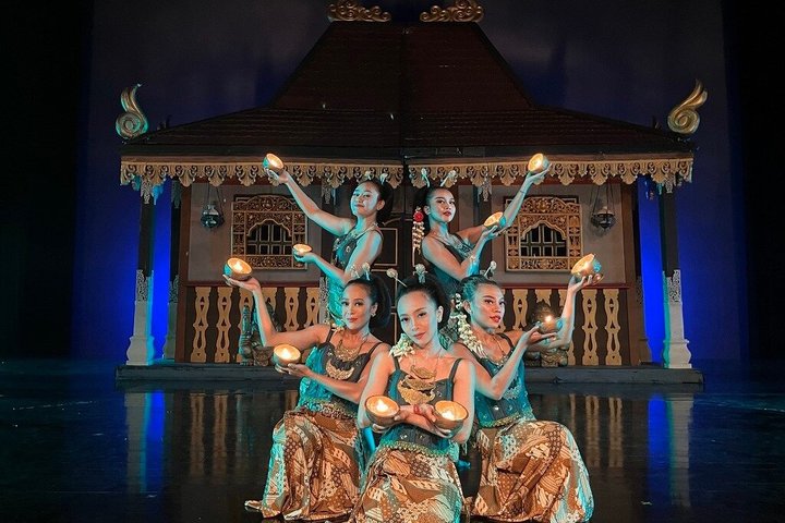 Devdan Show: Top night activity and best cultural dance in Bali