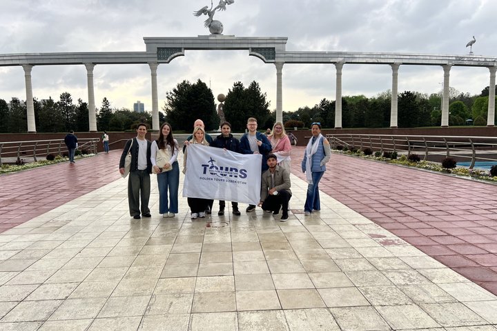 Tashkent: Guided Walking & Food Tour with Local Guide