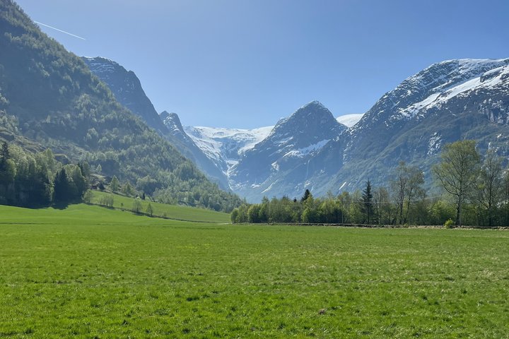 Olden: Scenic glacier and Waterfall Tour with Snacks