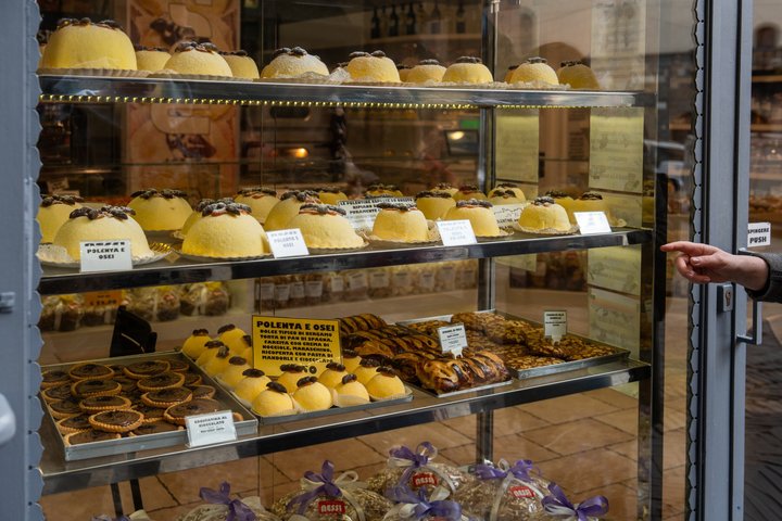 Bergamo Small-Group Full Meal Food Tour with Do Eat Better
