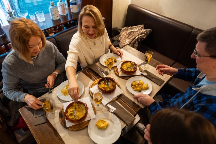 Bergamo Small-Group Full Meal Food Tour with Do Eat Better