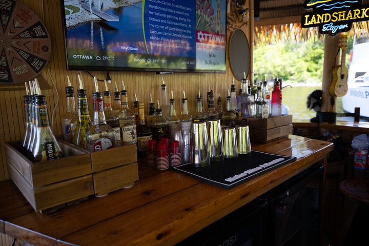 Lilo Floating Tiki Bar on the Ottawa River (Gatineau Pickup)
