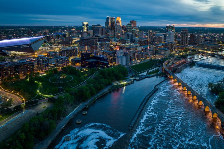 Minneapolis City Tour Stone Arch Bridge and Sculpture Garden
