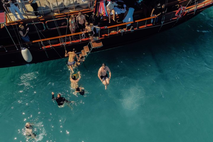 Athens cruise: Agistri, Moni/Metopi, Aegina with lunch & drinks