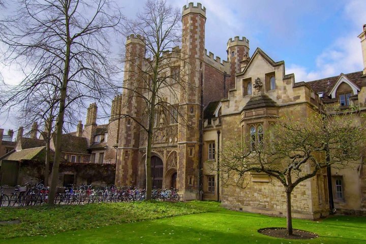 Cambridge University Walking Tour