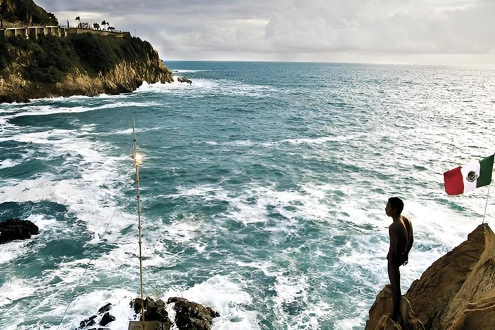 Express High Cliff Drivers at Acapulco