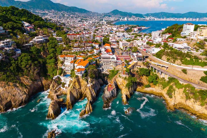 Express High Cliff Drivers at Acapulco