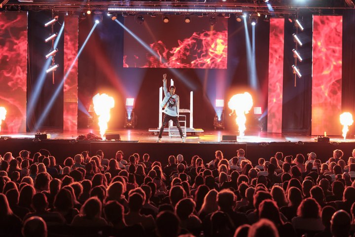 Reza Edge of Illusion Show in Branson