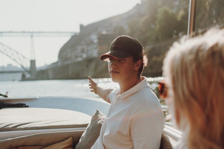 Porto: Douro Small Group Boat Cruise with Port Wine and Snacks