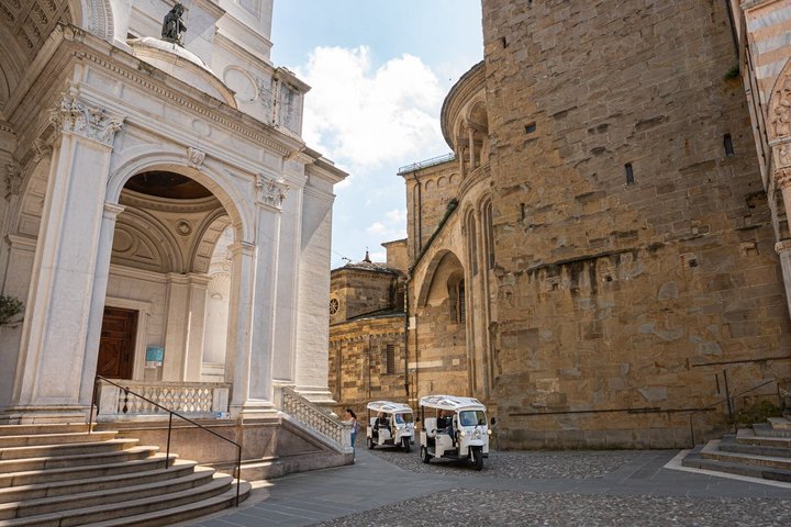 Tour in Tuk Tuk in Bergamo, Upper Town and the ancient Venetian walls