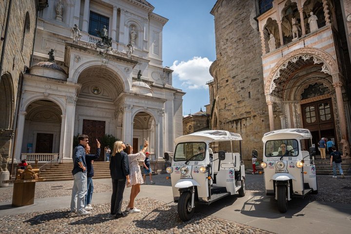 Tour in Tuk Tuk in Bergamo, Upper Town and the ancient Venetian walls