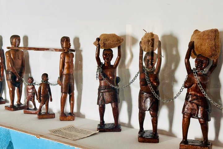 Essence of Luanda: Be a True Mwangolé