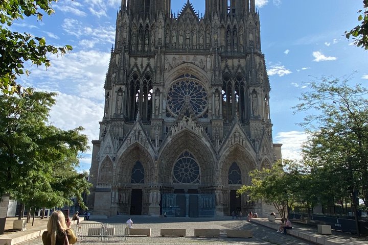 Exclusive Champagne Cellars & Dom Perignon Vineyards tour - Reims