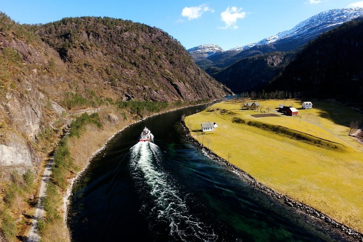 Mostraumen Fjord Cruise – Operated & Guided by Locals