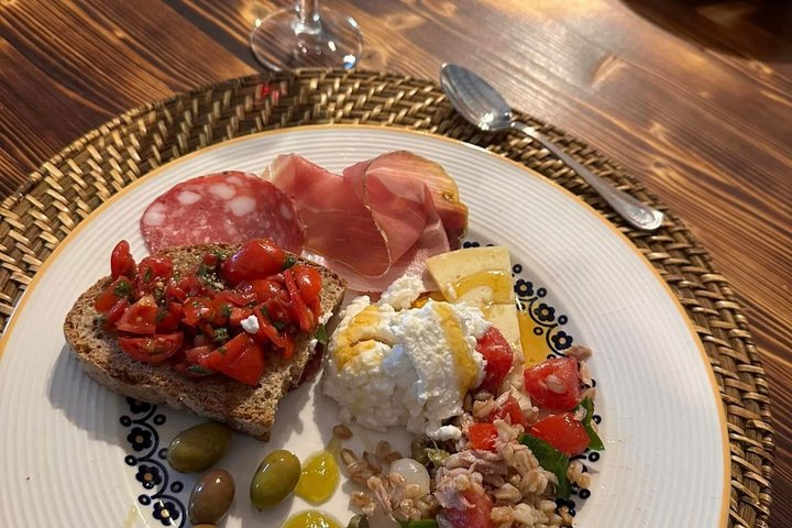Lucca Farmhouse Cooking Class or Traditional Tuscan Meal