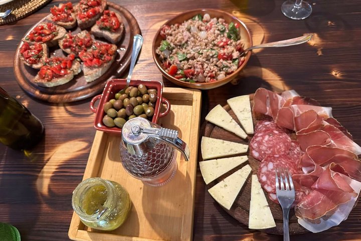 Lucca Farmhouse Cooking Class or Traditional Tuscan Meal