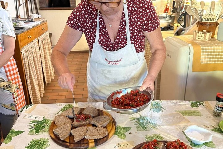 Lucca Farmhouse Cooking Class or Traditional Tuscan Meal