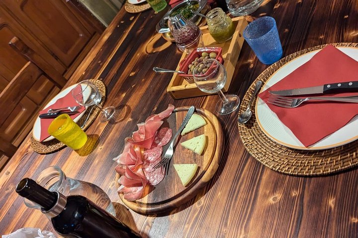 Lucca Farmhouse Cooking Class or Traditional Tuscan Meal