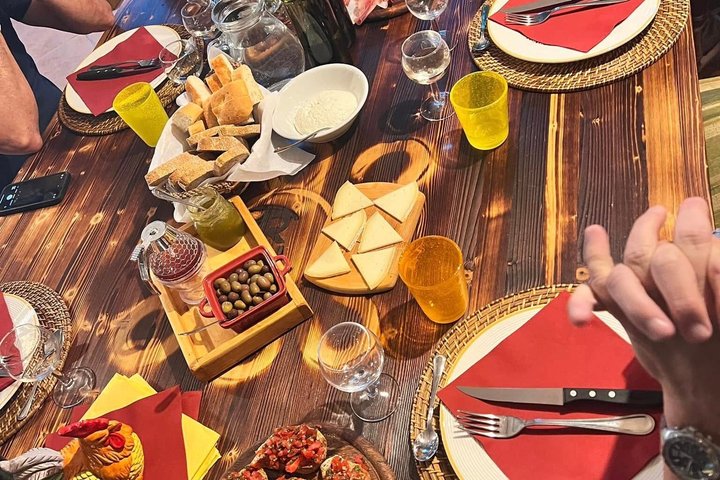Lucca Farmhouse Cooking Class or Traditional Tuscan Meal
